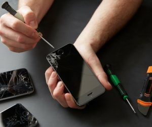 تعویض باتری آیفون با ضمانت در آداک فیکس!