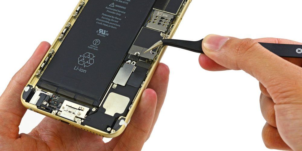 تعویض باتری آیفون 7 با ضمانت در آداک فیکس