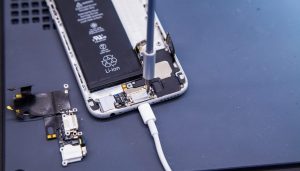 تعمیر سوکت شارژ گوشی با هزینه کم در آداک فیکس